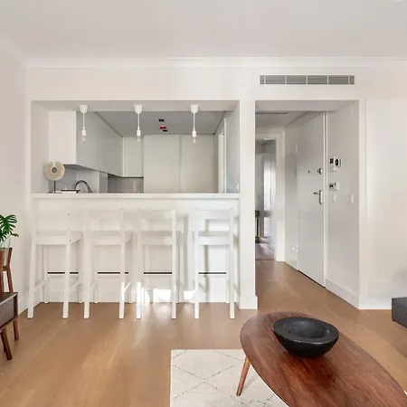 Cosy 1-br Belem With Parking & Ac By Host For Us